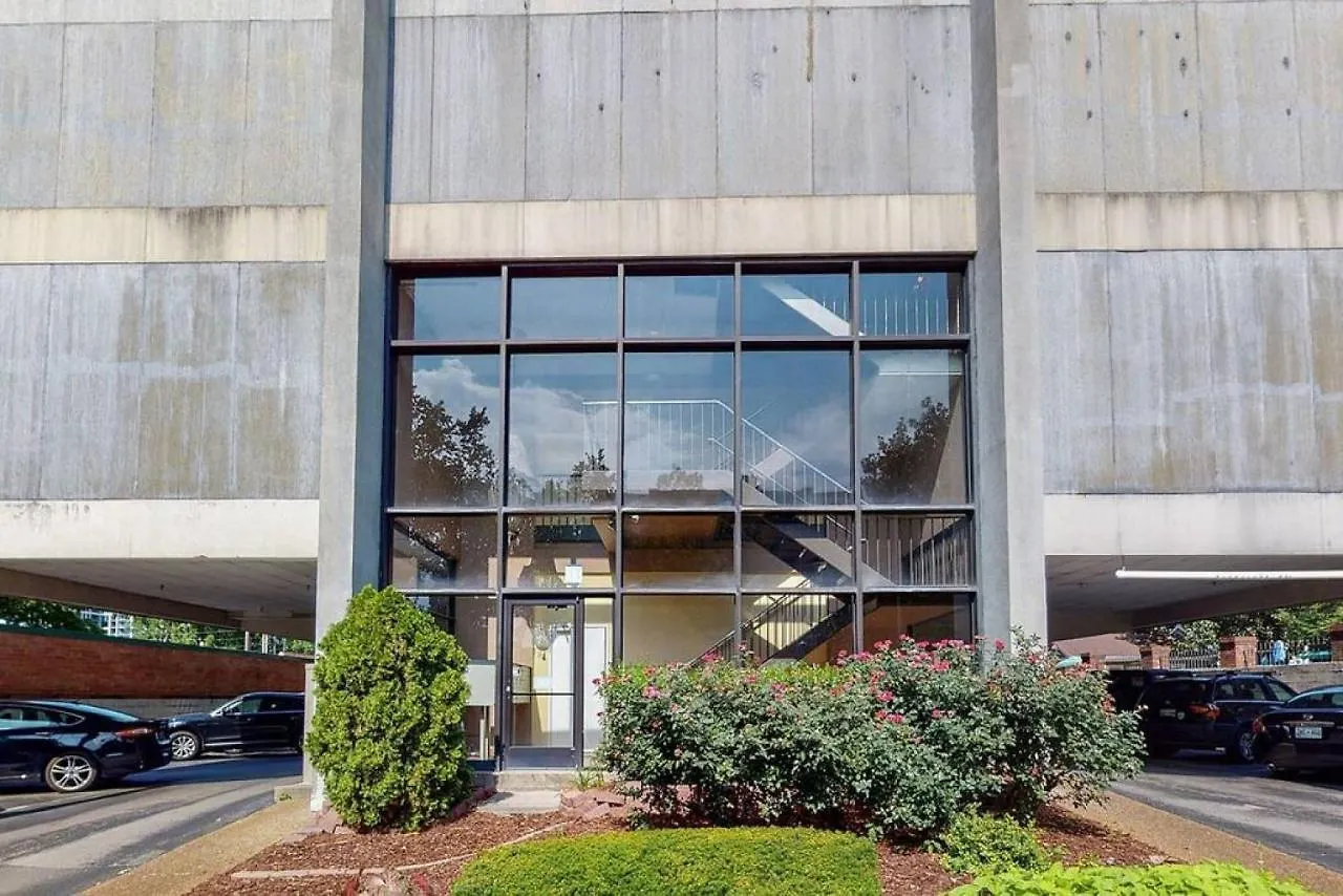 Famous Music Row 1 Bedroom Condo With Free Parking And Pool Nashville