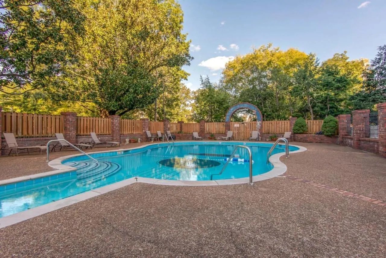 Famous Music Row 1 Bedroom Condo With Free Parking And Pool Nashville Nyaraló
