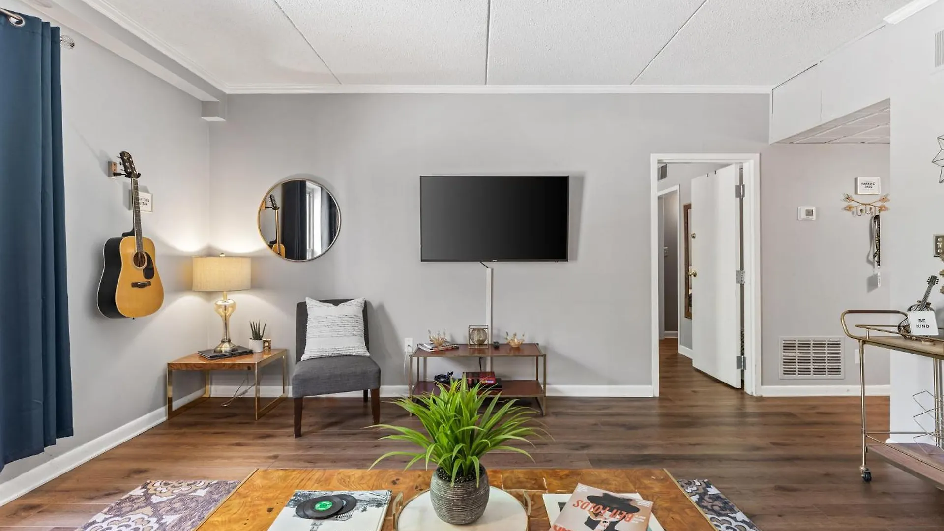 Famous Music Row 1 Bedroom Condo With Free Parking And Pool Nashville 0*,